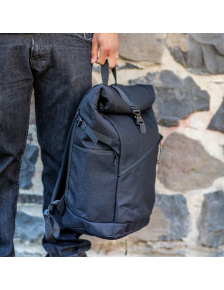 Zaino Coloma 28L in rPET. Chiusura roll-top. Per laptop 17"