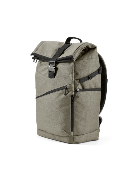 Zaino Coloma 28L in rPET. Chiusura roll-top. Per laptop 17"