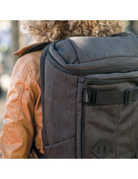 Zaino Paso 20L in rPET. Loops inferiori. Per laptop 17"