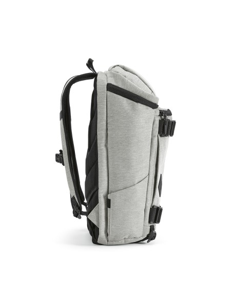 Zaino Paso 20L in rPET. Loops inferiori. Per laptop 17"