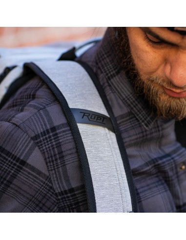 Zaino Paso 20L in rPET. Loops inferiori. Per laptop 17"