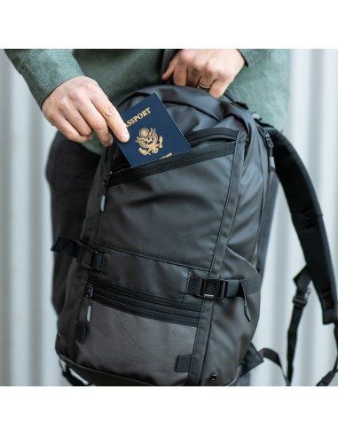 Zaino Rivin 18L in rPET. Tasca riflettente. Per laptop 17"