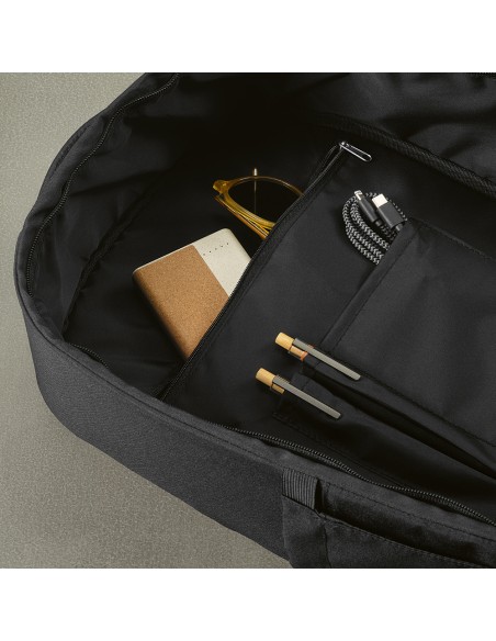 Zaino Budapest 16L in rPET. Tasca frontale. Per laptop 17"