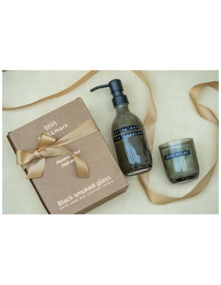 Set di dispenser di sapone per le mani da 200 ml e candela profumata da 150 g con fragranza ambra scura Wellmark Discovery