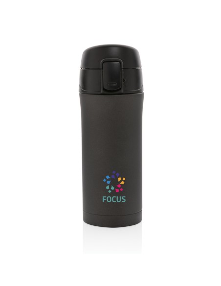 Tazza metallica isolata a vuoto