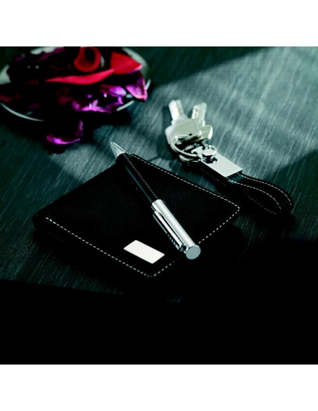 Portafogli, portachiavi, penna