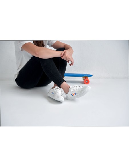 Sneaker in PU taglia 46