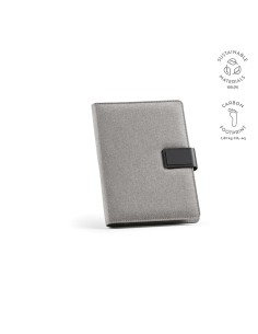 Cartella A5 Tolstoy in rPET. 64 fogli FSC e chiusura in rPU