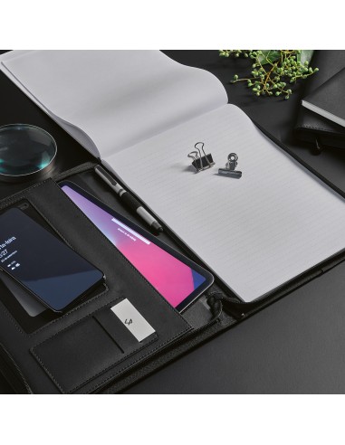 Cartella A5 Orwell in rPU. 64 fogli FSC e chiusura con zip