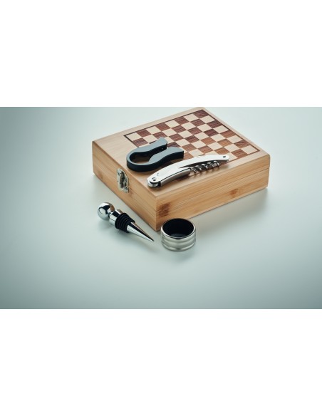 Set da vino con scacchiera