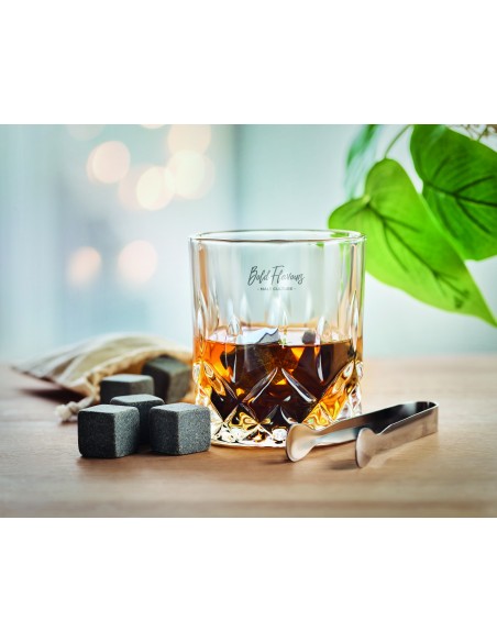 Set whisky in bamboo
