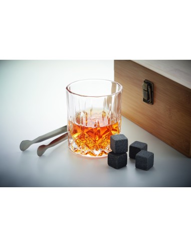 Set whisky in bamboo