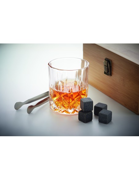 Set whisky in bamboo