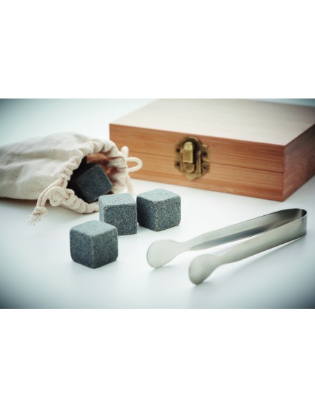 Set whisky in bamboo