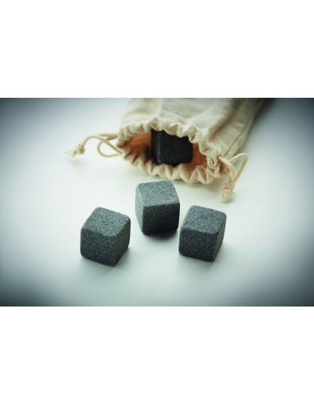 4 cubetti di ghiaccio