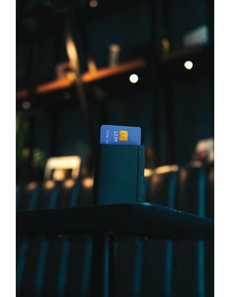 Porta carte di credito Seekcard rintracciabile in rPET RCS