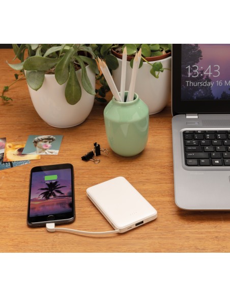 Powerbank tascabile 5.000 mAh con cavi integrati