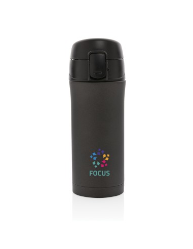 Tazza metallica isolata a vuoto