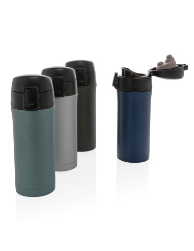 Tazza metallica isolata a vuoto