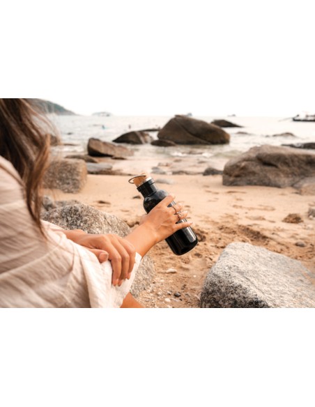 Bottiglia rPET RCS con manico e tappo in bambù 680ml