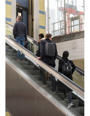 Zaino porta PC 15,6" antitaccheggio Swiss Peak AWARE™