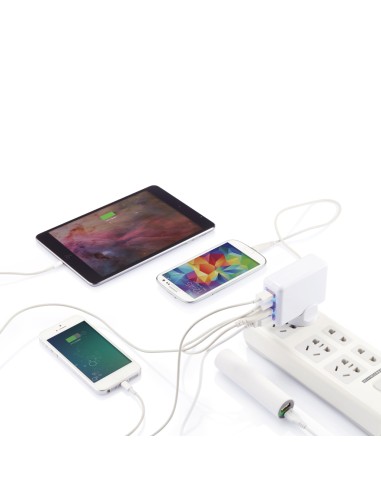 Adattatore da viaggio con quattro porte USB