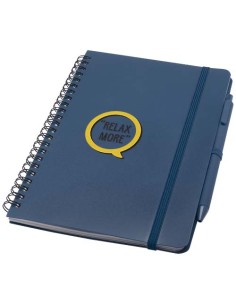 Blocco note formato A5 con copertina rigida in plastica recuperata in prossimità degli oceani e penna a sfera Thalaasa (inchi