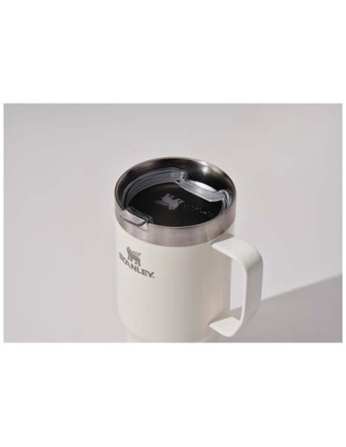 Tazza isolata Stanley Everyday Suburban da 473 ml in acciaio inox riciclato
